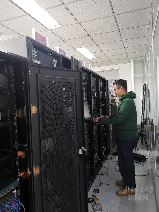 寒假坚守，研路不停——电信学院师生的网络技术研发攻关纪实